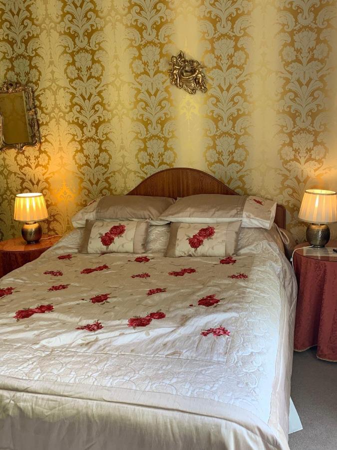 Harrisons Hall Bed & Breakfast Otel Mold Dış mekan fotoğraf