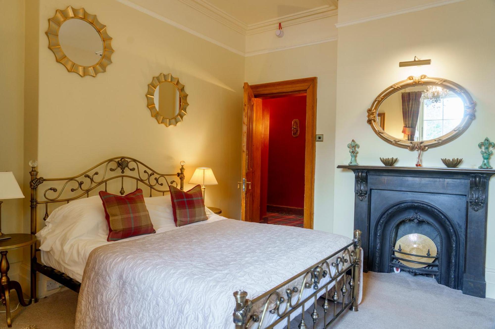Harrisons Hall Bed & Breakfast Otel Mold Dış mekan fotoğraf