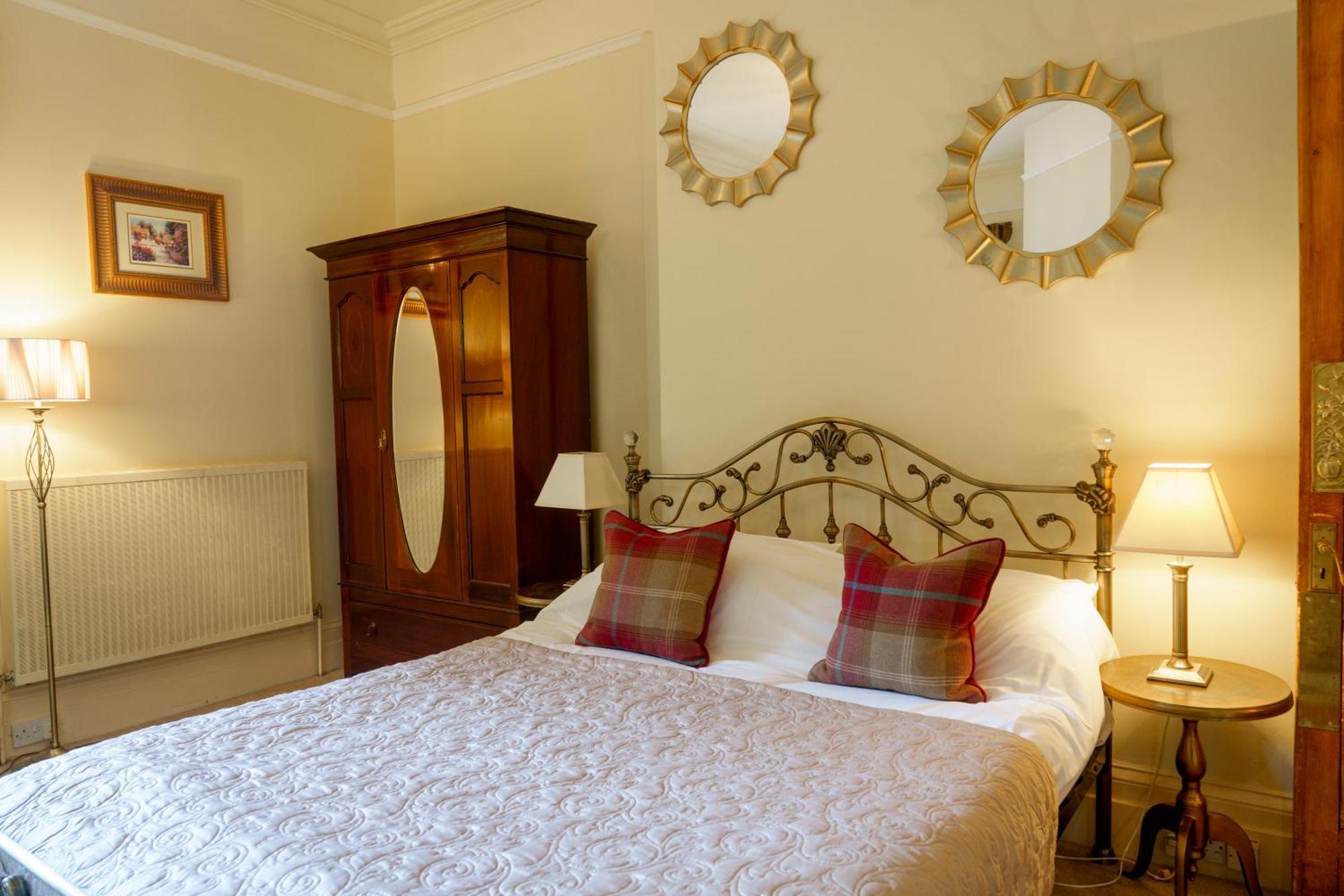 Harrisons Hall Bed & Breakfast Otel Mold Dış mekan fotoğraf