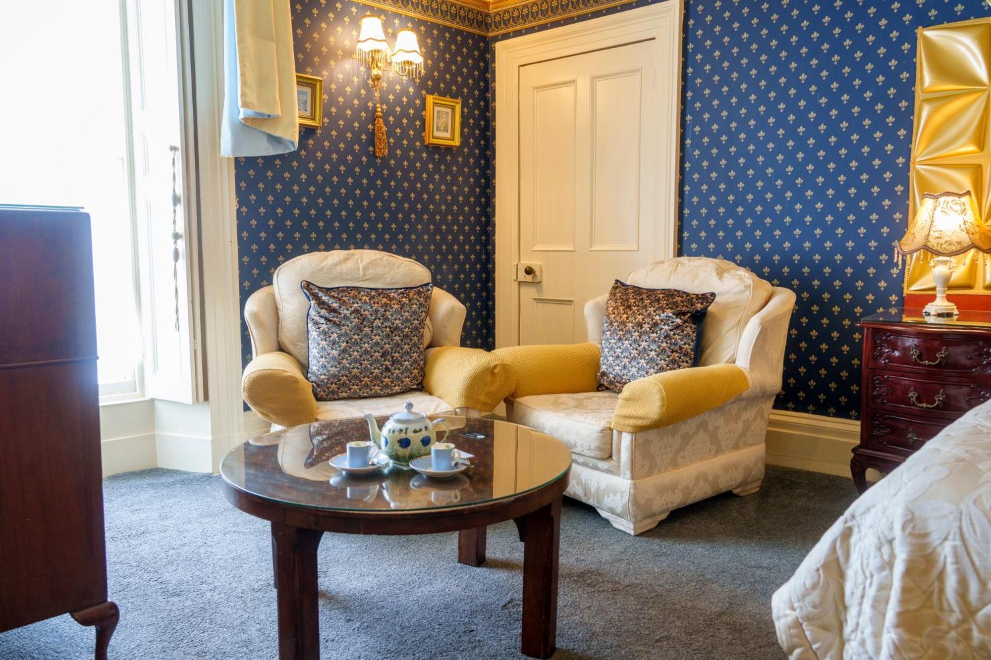 Harrisons Hall Bed & Breakfast Otel Mold Dış mekan fotoğraf