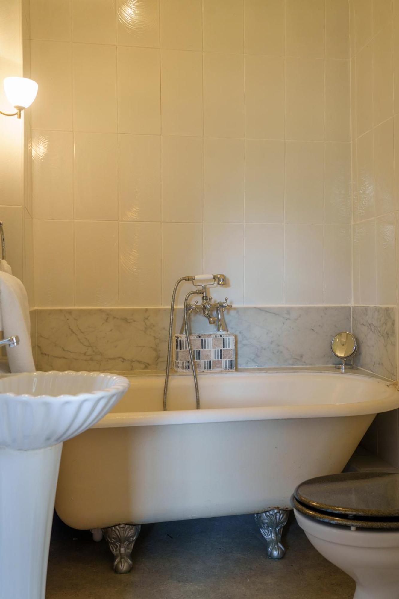 Harrisons Hall Bed & Breakfast Otel Mold Dış mekan fotoğraf