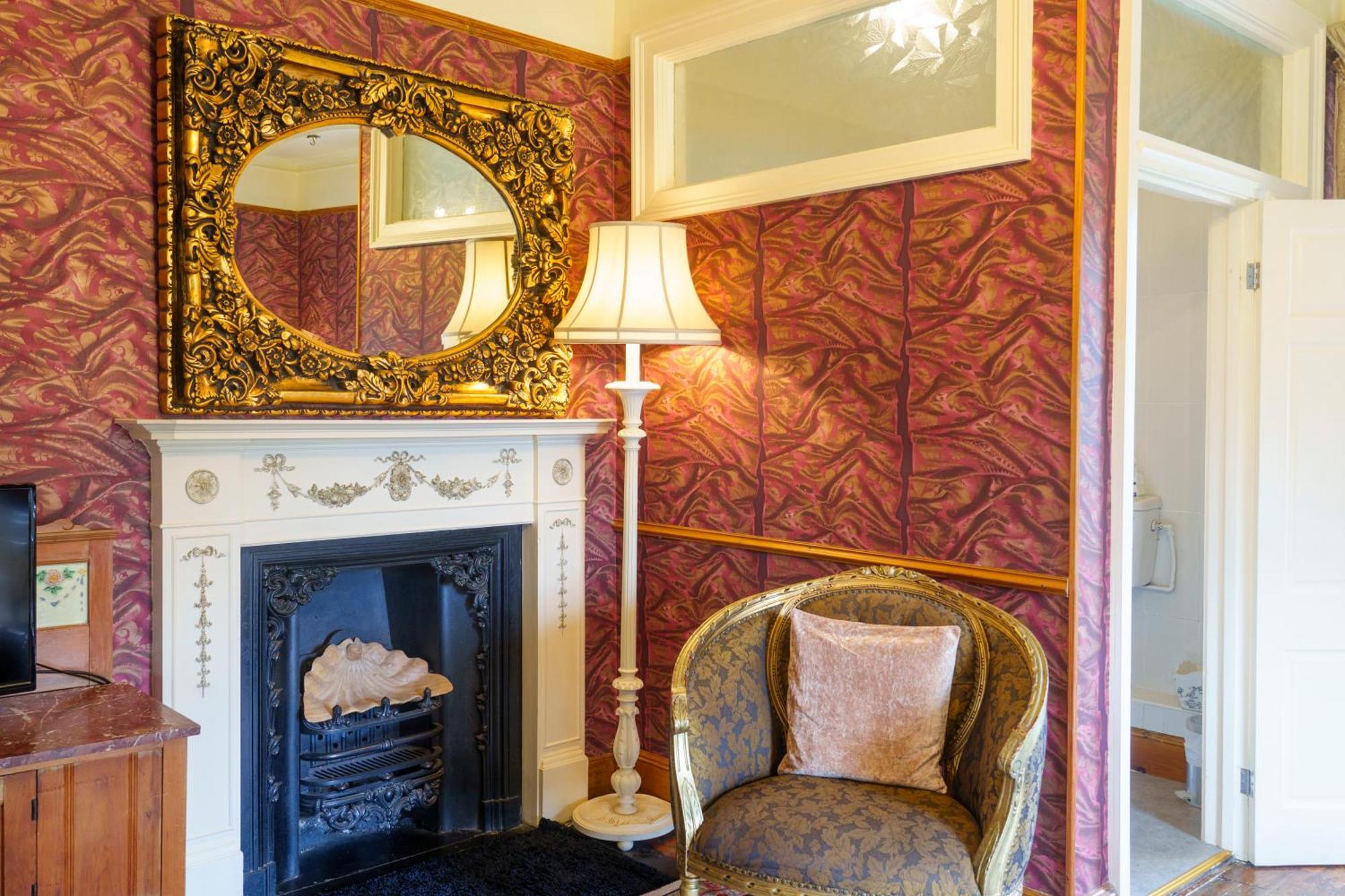 Harrisons Hall Bed & Breakfast Otel Mold Dış mekan fotoğraf