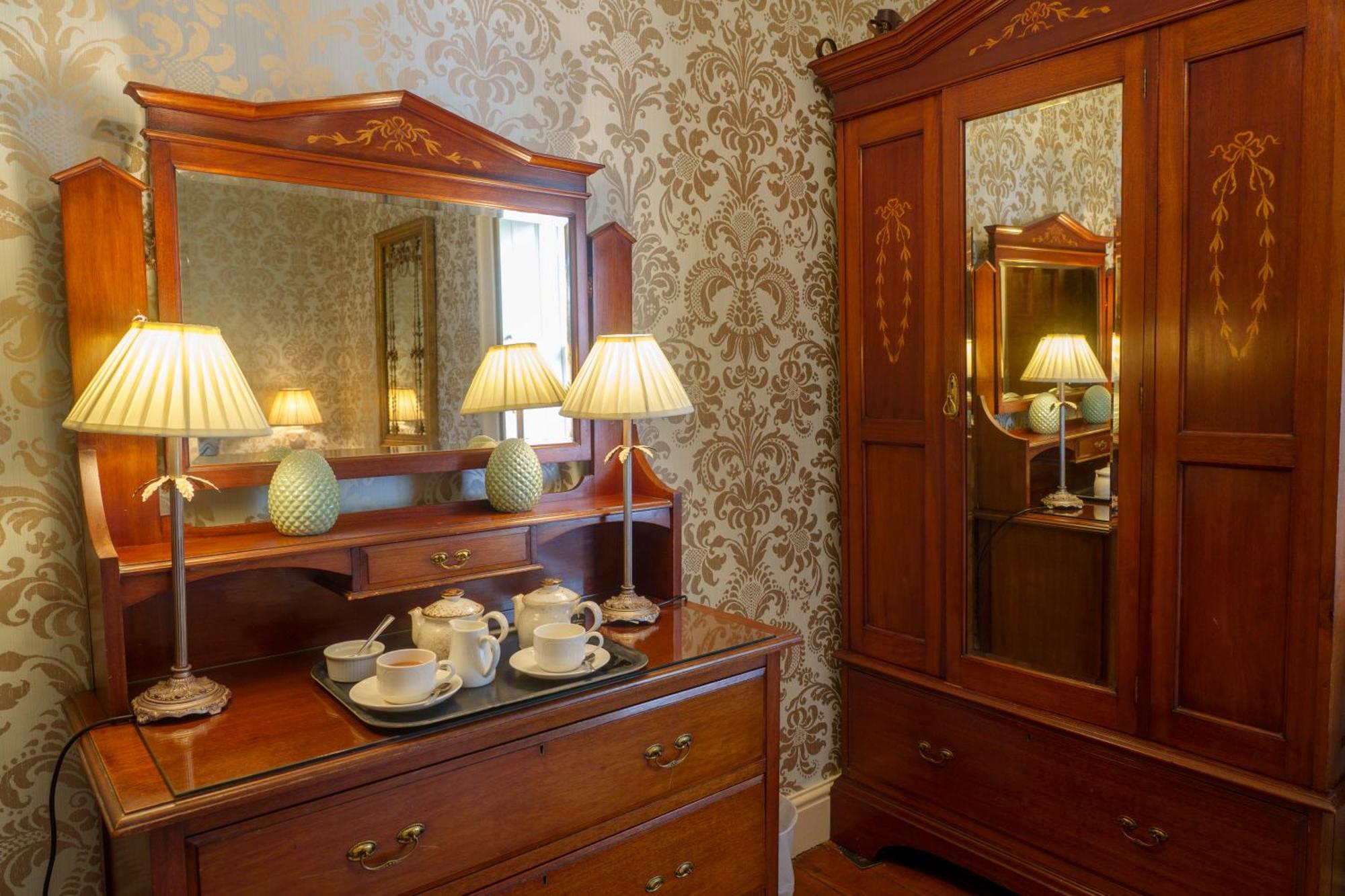 Harrisons Hall Bed & Breakfast Otel Mold Dış mekan fotoğraf