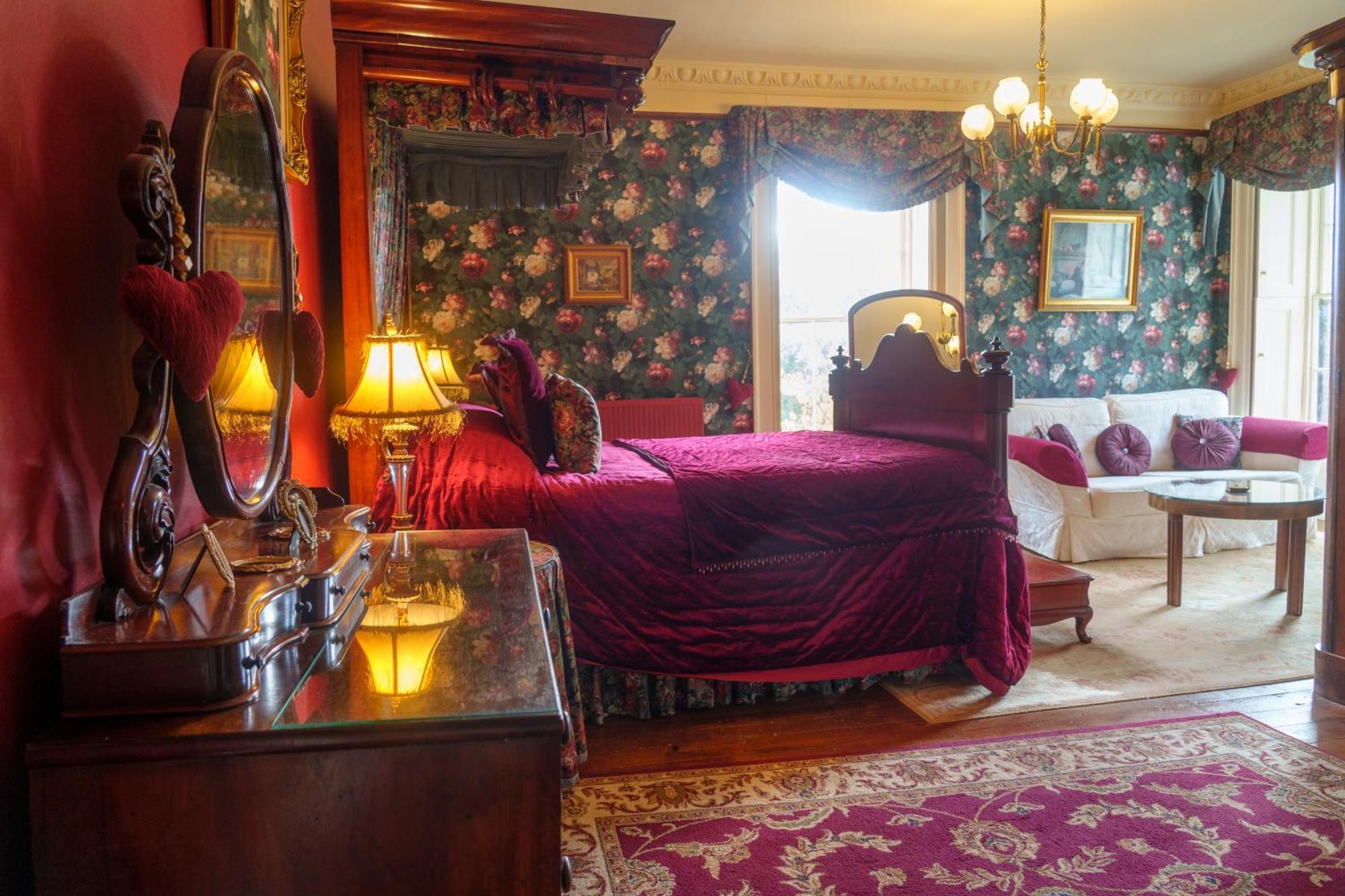 Harrisons Hall Bed & Breakfast Otel Mold Dış mekan fotoğraf