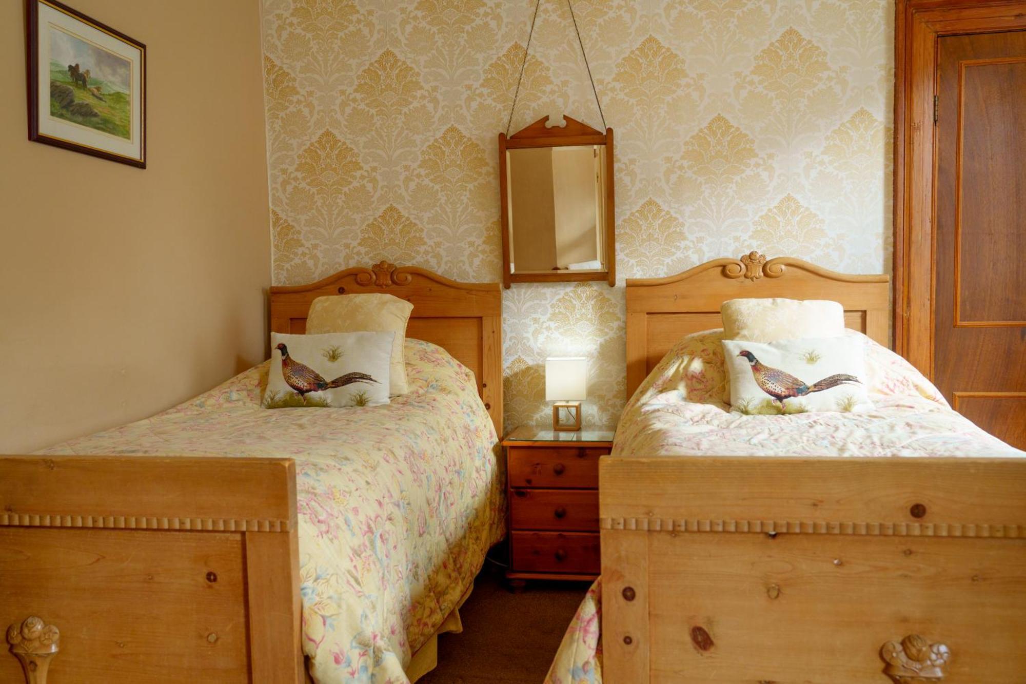 Harrisons Hall Bed & Breakfast Otel Mold Dış mekan fotoğraf