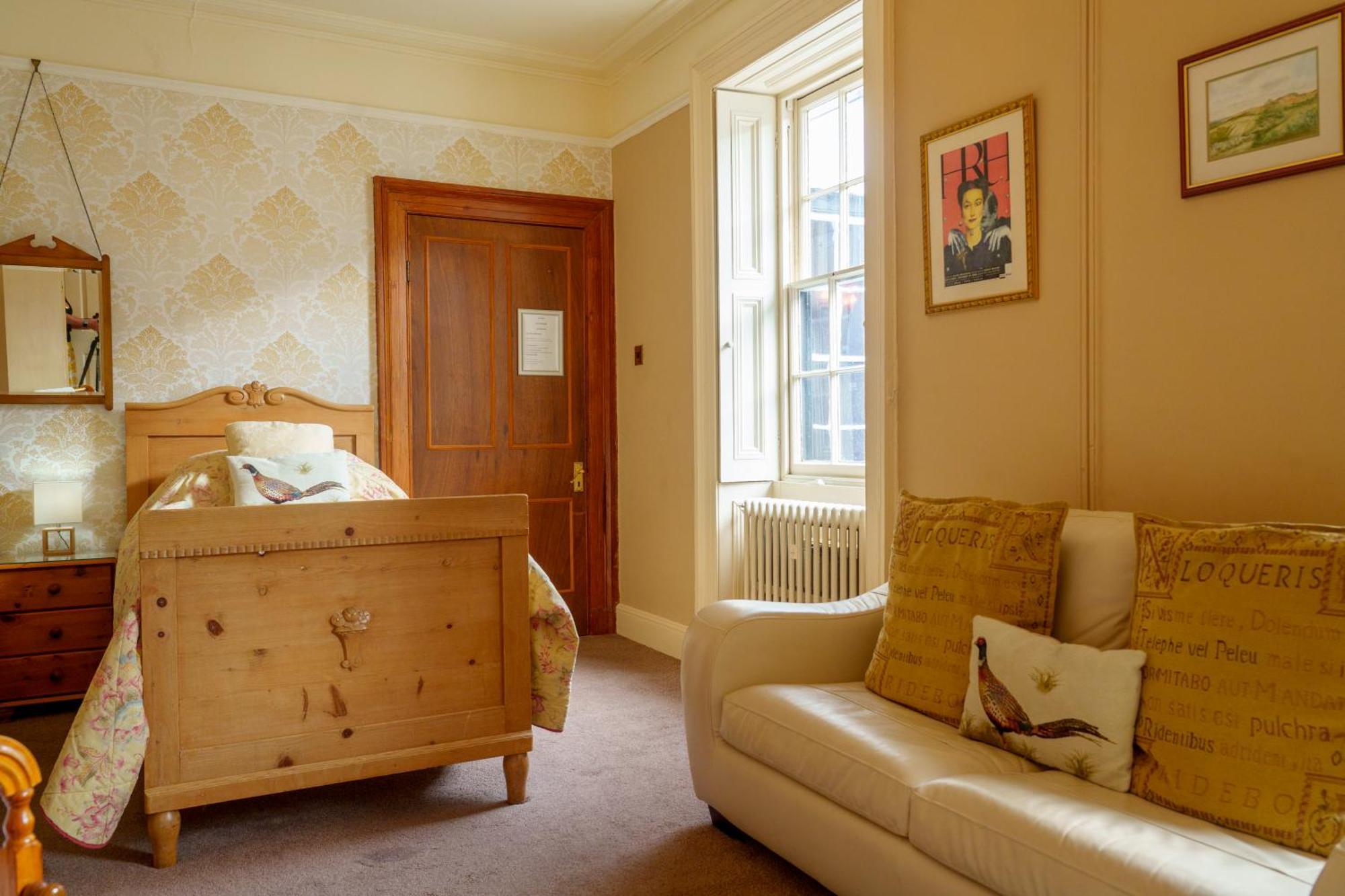 Harrisons Hall Bed & Breakfast Otel Mold Dış mekan fotoğraf
