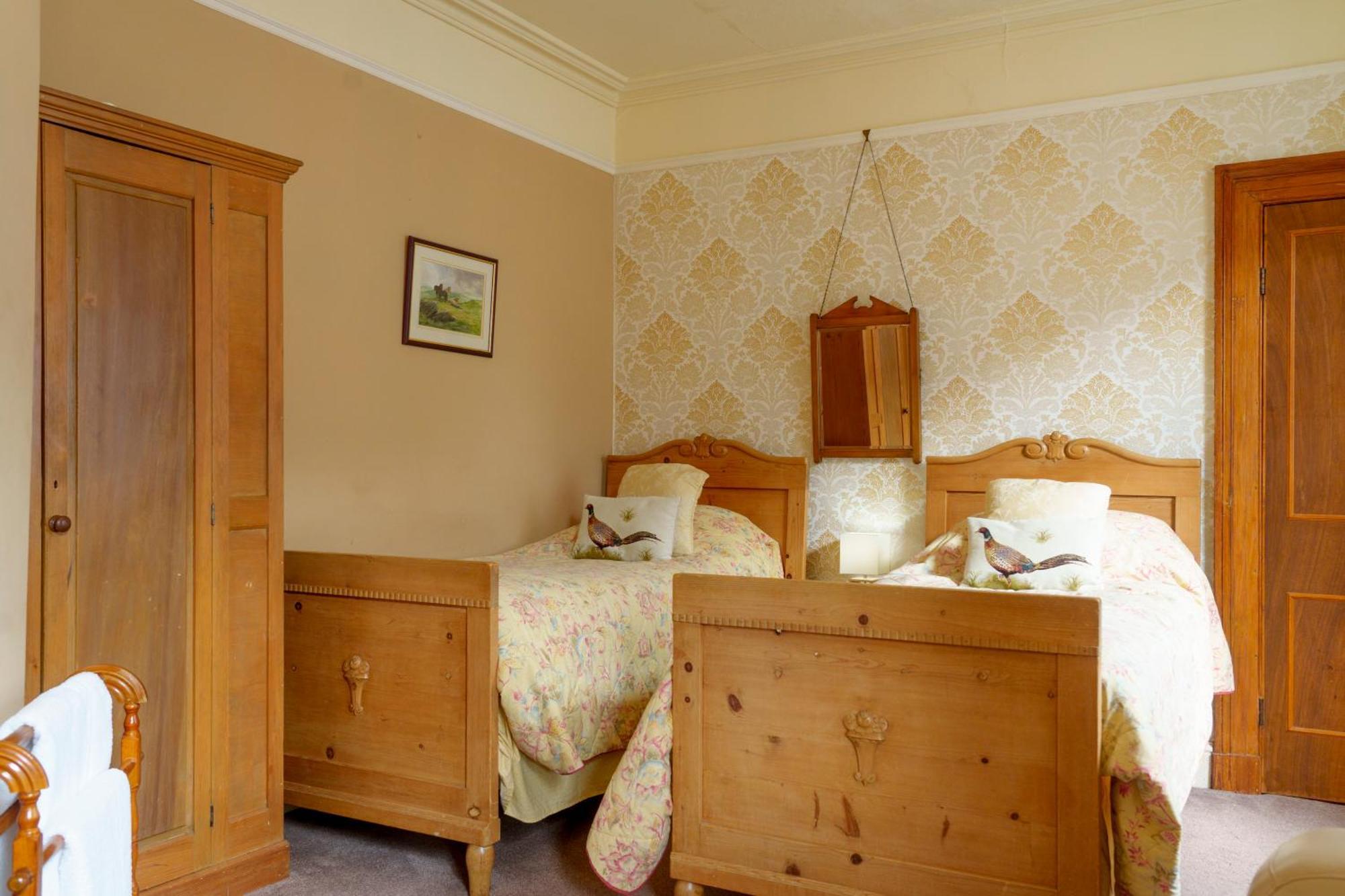 Harrisons Hall Bed & Breakfast Otel Mold Dış mekan fotoğraf